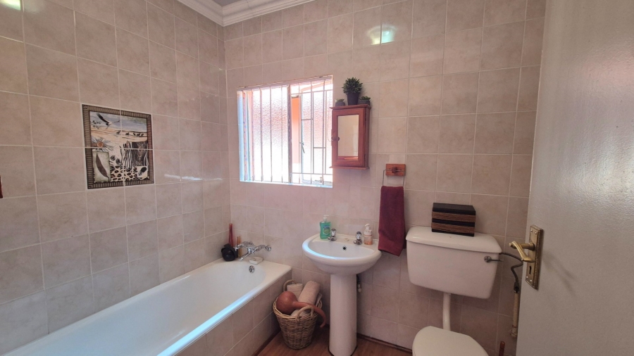 3 Bedroom Property for Sale in Roodia Free State
